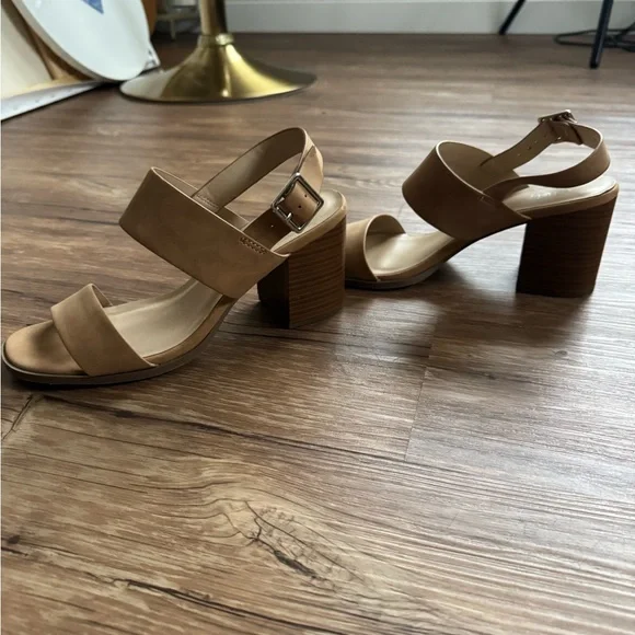 Tan Women's Sandals - Picture 6 of 8